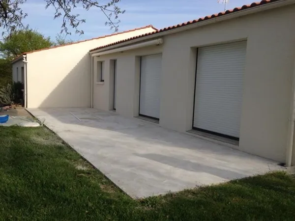 Terrasse en dalle béton avant rénovation