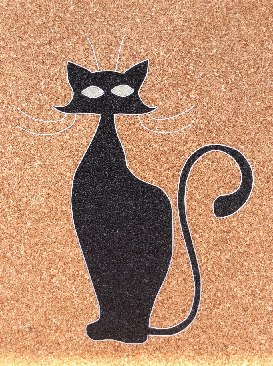 Motif chat noir incrusté en moquette de pierre